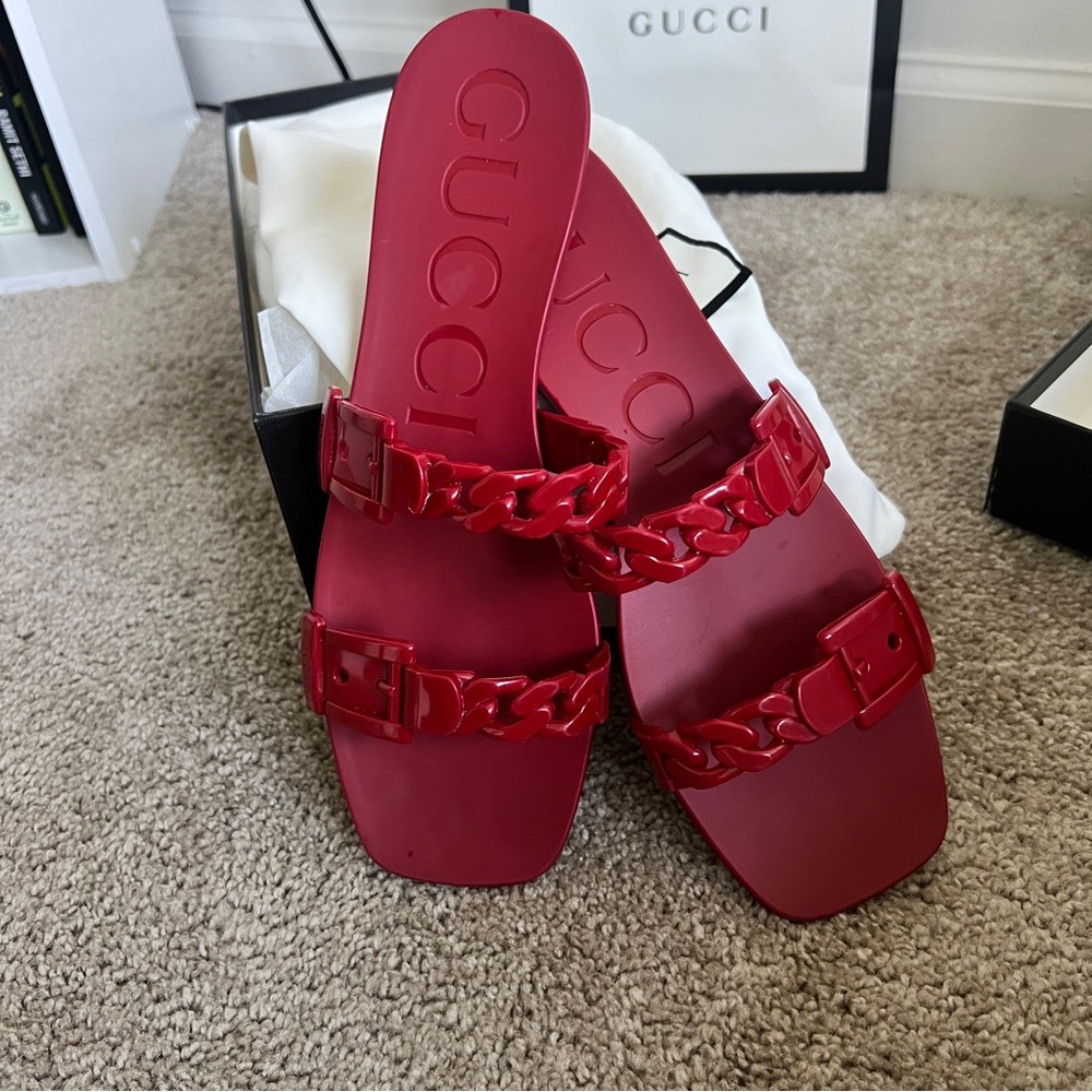 Gucci sandals: hibiscus red rubber